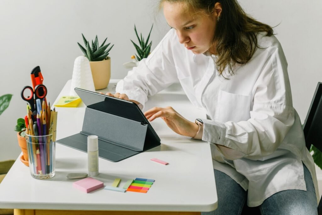 21 back-to-school desk gadgets that reviewers say stopped their workspaces from looking like they'd been through a tornado